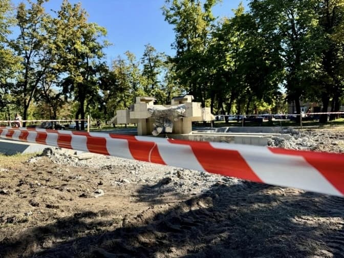 Модерністський фонтан на Ялтинській відновлять