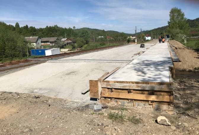 На Львівщині відновили ремонт моста, який 13 років тому зруйнувала повінь