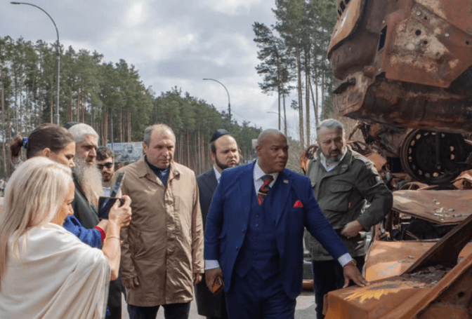 У Бучу приїхав особистий пастор Трампа