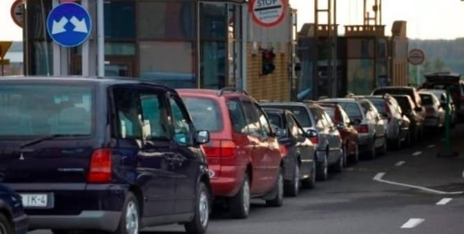 На кордоні з Польщею зупинилось понад 400 авто. Де найбільші черги