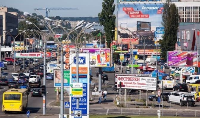 На сайті Київради з’явилась петиція проти гігантських рекламних банерів на весь фасад