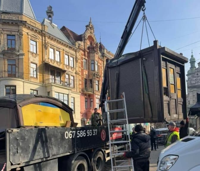 На площі Галицькій у Львові демонтували ще один кіоск