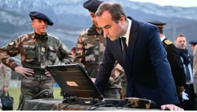 Франція проти демілітаризації України. Лекорню наголосив на важливості нашої армії