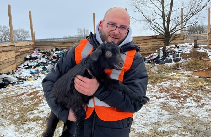 У львівську Домівку врятованих тварин привезли кіз із притулку, де жорстоко поводилися з тваринами