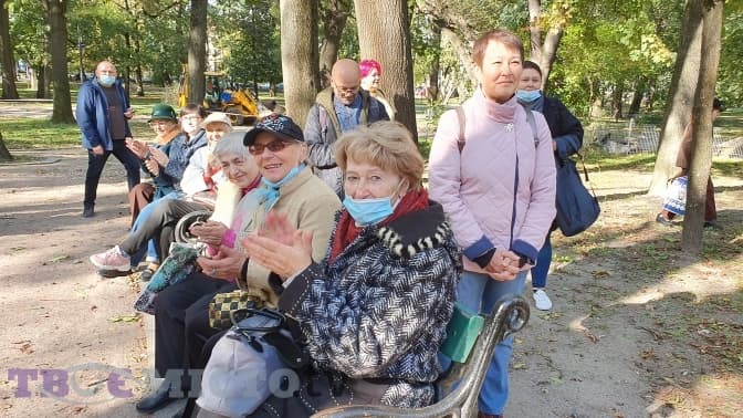 У парку Франка відзначили День людей похилого віку. Фото, відео