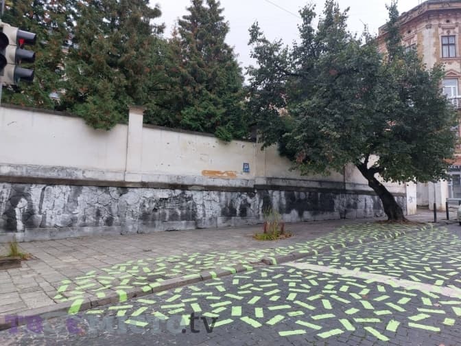 У Львові з’явилися зелені «мітки» біля церкви святого Антонія. Що вони означають