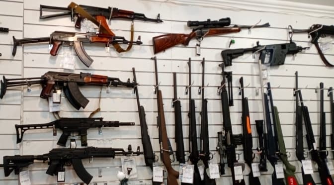 Відсьогодні в Україні запрацював Єдиний реєстр зброї. Що це змінює