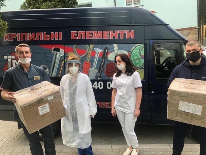 Спільнота Гарнізонного храму передала апарат ШВЛ Львівській обласній інфекційній лікарні