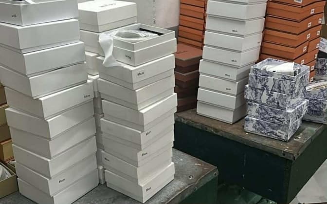 У вантажі «Парових очищувачів» на Львівщині виявили контрабанду Apple і люксових аксесуарів