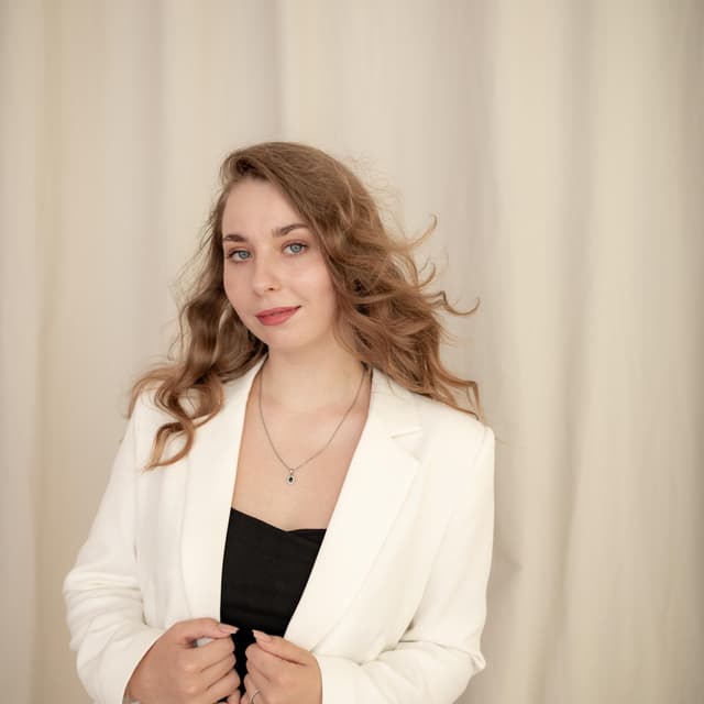 Олександра Коляденко