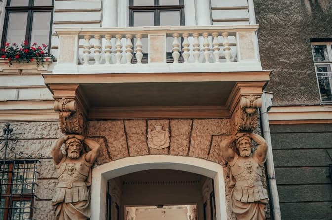 У Львові відреставрували балкони в будинку 1874 року