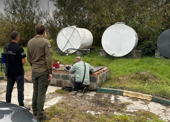 На Львівщині викрили виробників підпільного пального сумнівної якості