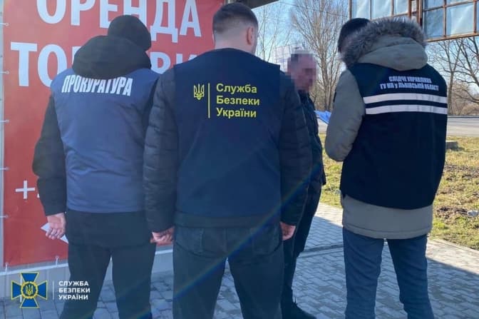 Мешканець Львівщини за 2 тисячі доларів переправляв ухилянтів за кордон