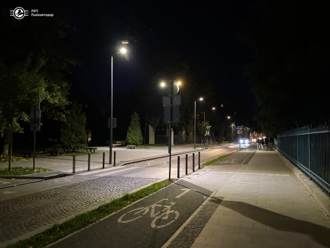 На вул. Пекарській облаштували нове освітлення. Фото