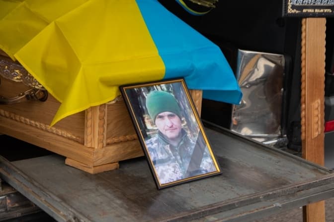 Два роки вважався зниклим безвісти. На щиті повернувся захисник із Львівщини