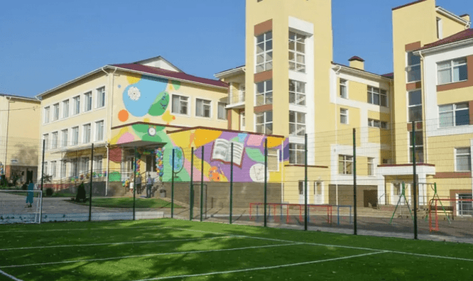 У школі під Києвом набрали 14 перших класів. Оновлено