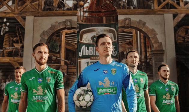 Львівські «Карпати» презентували нову форму та назвали титульного спонсора