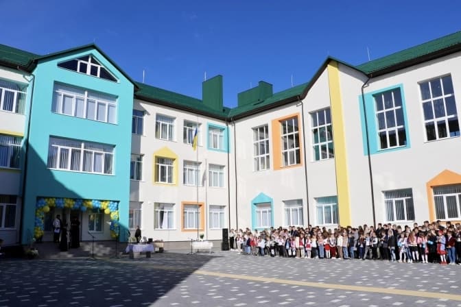 На Львівщині відкриють нову школу. ЇЇ будували 16 років