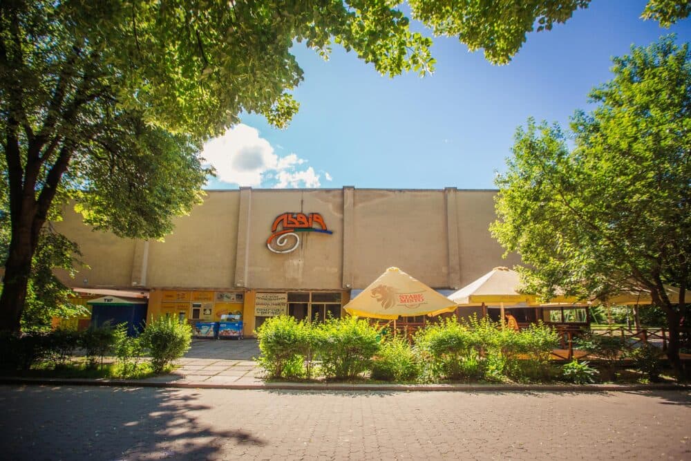 Будівлю кінотеатру в Стрийському парку офіційно передали УКУ. Що там буде