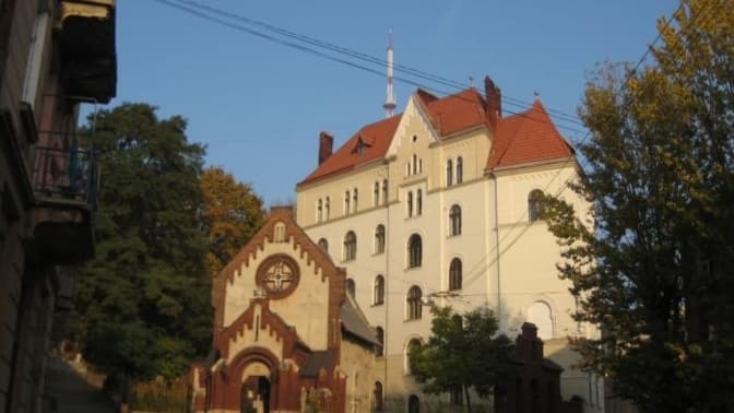 У львівській лікарні, де затримали на хабарі лікарку, звільнили керівницю