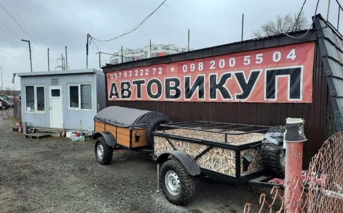 У Львові звільнили самовільно захоплену ділянку, на якій продавали авто