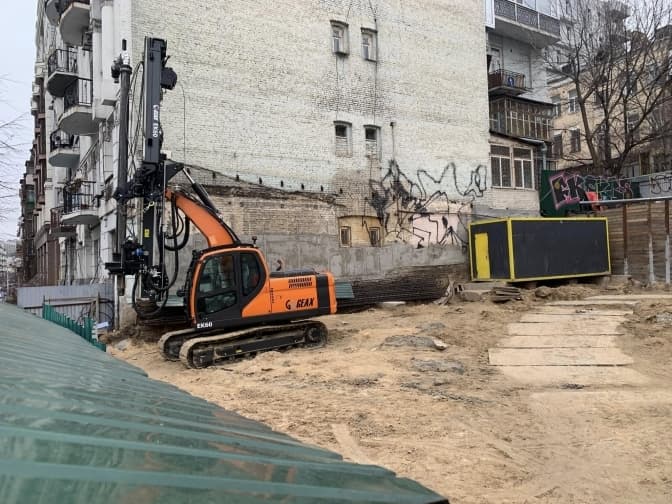 Будівництво на місці історичної садиби Лошевичів зупинили