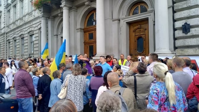 Львівську ОДА пікетують активісти. Чого вимагають
