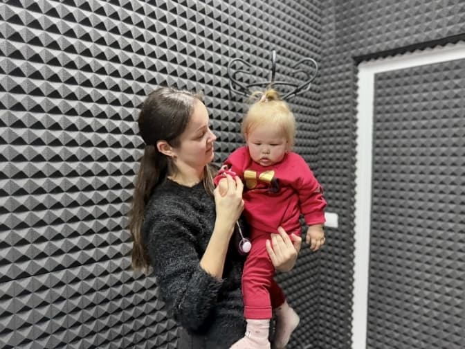 Вперше почули звуки. У Львові трьом дітям підключили кохлеарні імпланти