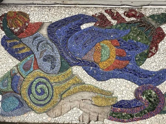 Фахівці оглянули мозаїку Горської на фасаді ресторану "Вітряк". В якому стані пам'ятка