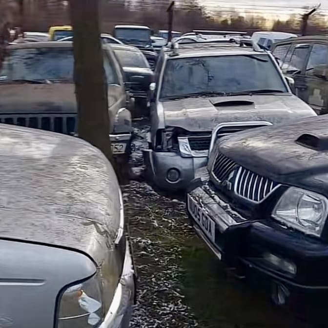 На штрафмайданчику у Львові стоять десятки автомобілів, які могли б допомагати ЗСУ на фронті