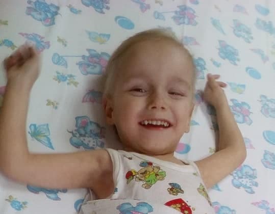 Львів’ян просять допомогти трирічному хлопчику з важкими недугами