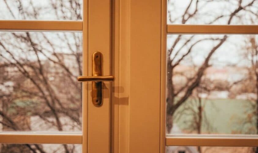 В історичному будинку у Львові замінили вікна