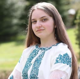 Вікторія Лесів 