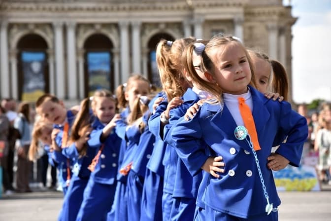 Діти-переселенці у Львові танцювали, щоб зібрати кошти для інтернату. Фото