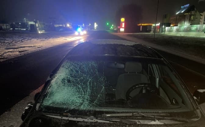 Біля Львова автомобіль збив 27-річного пішохода