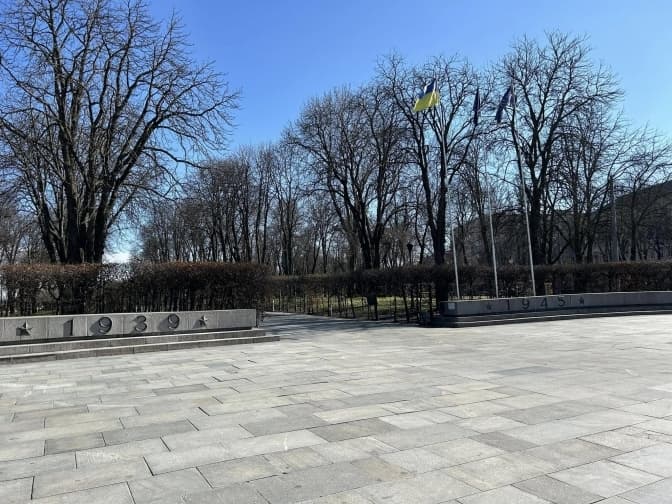 На вхідній групі до Меморіалу вічної слави в Києві замінили 1941 рік на 1939