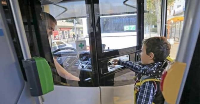 Відмовився везти школяра в холод. Водію на Львівщині оголосили догану