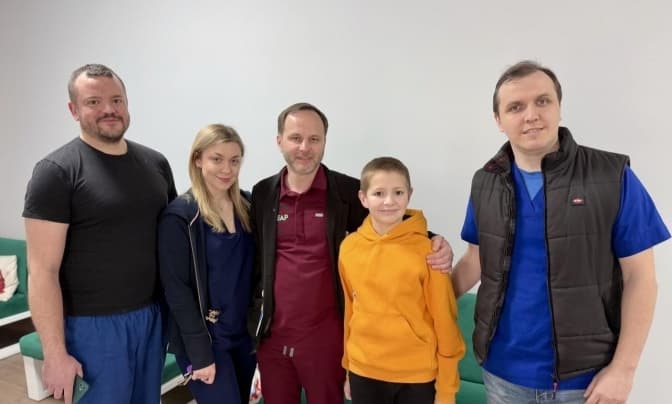 Львівські лікарі прооперували підлітка з кістою розміром з апельсин