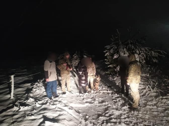 На Львівщині затримали шістьох ухилянтів, які намагалися незаконно перетнути кордон