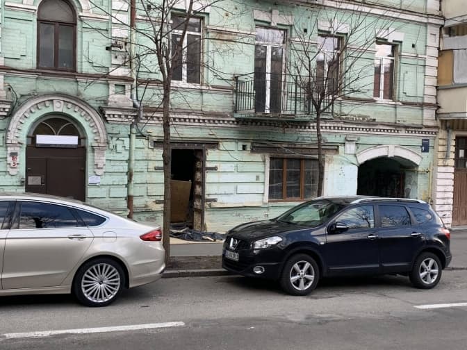 Через самовільний ремонт в центрі Києва може обвалитись історичний будинок