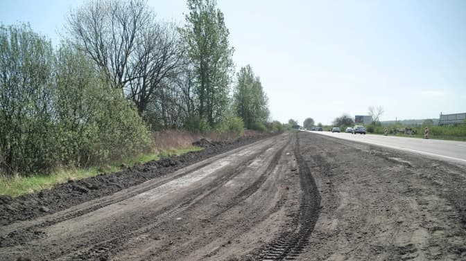 На Львівщині розпочали масштабний ремонт дороги до одного з пунктів пропуску