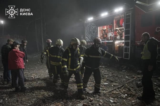 Через російський ракетний удар в Києві загинуло 9 людей, понад 70 постраждали, розбір завалів триває