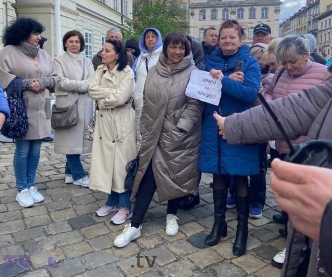 «Садовий, дай роботу». Власники львівських МАФів протестують під Ратушею