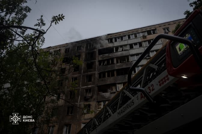 Внаслідок російської атаки в Києві загинули мати і син