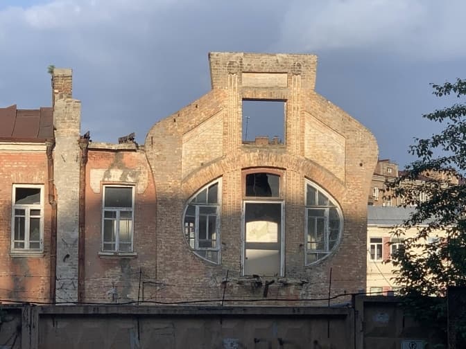 В Києві зупинили демонтаж будівлі трамвайно-тролейбусного управління на Лук'янівці, яка є пам'яткою
