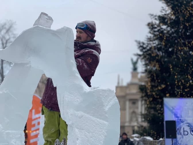 У центрі Львова триває конкурс льодових скульптур. Фото, відео