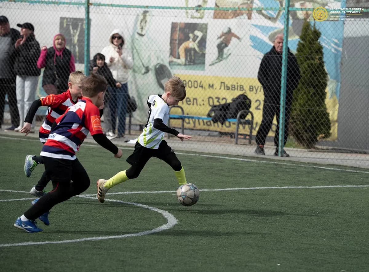 Яка команда найсильніша: на Львівщині пройшли змагання з масового футболу серед учнів початкових класів