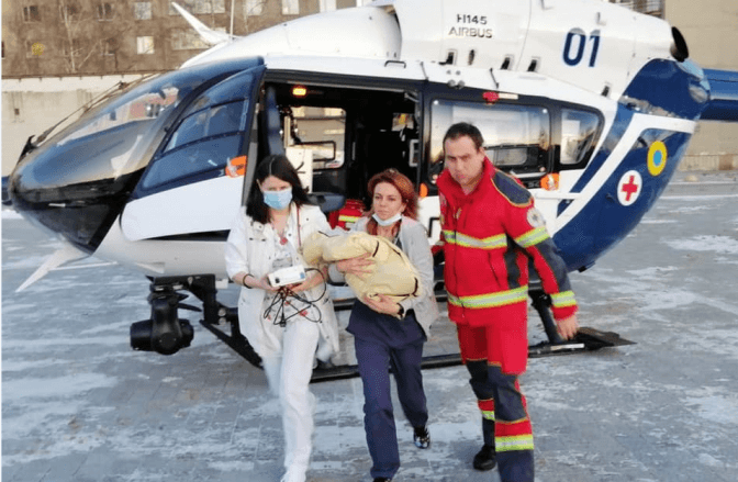 До Львова із Ужгорода гелікоптером доправили чотириденне немовля із вадою серця