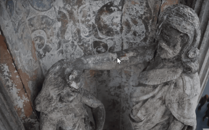 У Львові на площі Ринок почали демонтовувати скульптуру «Хрещення» кінця ХVII століття