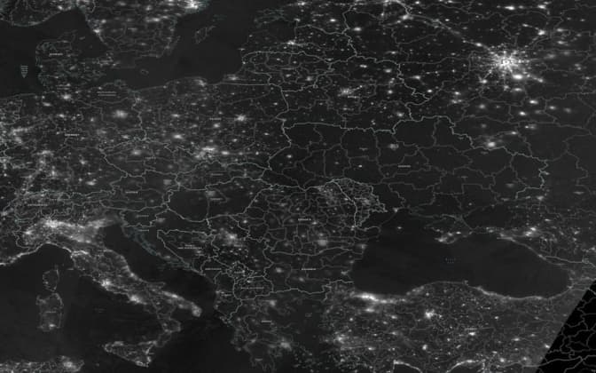 Супутникові знімки України після масованих ракетних обстрілів 23 листопада. Фото: NASA